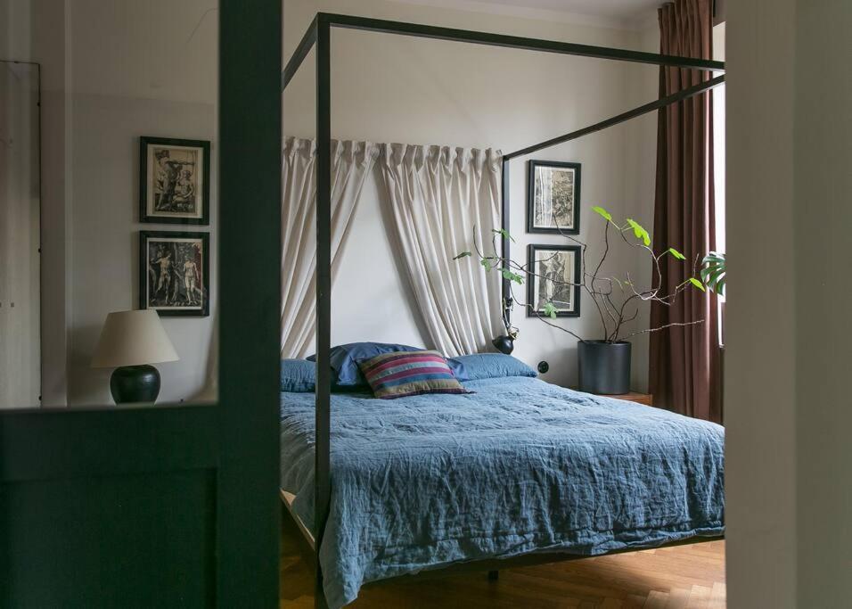 Dark Blue Apartment Варшава Екстериор снимка