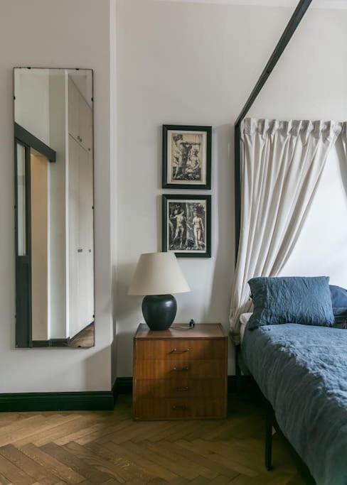 Dark Blue Apartment Варшава Екстериор снимка