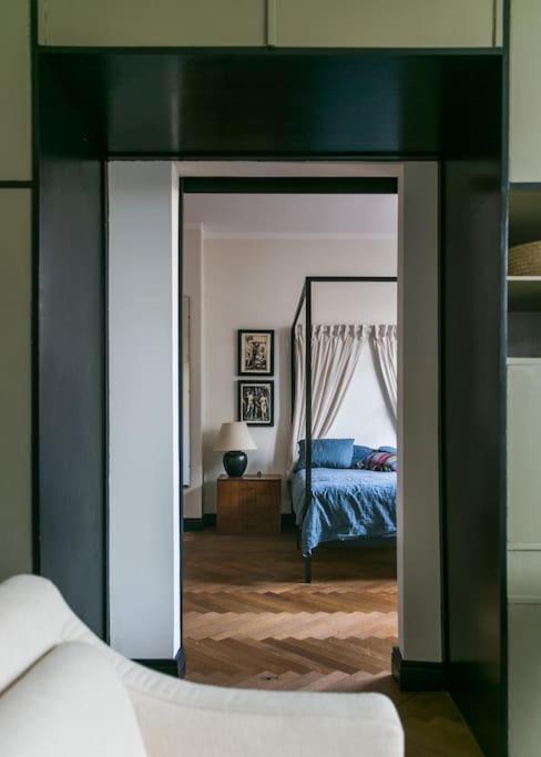 Dark Blue Apartment Варшава Екстериор снимка